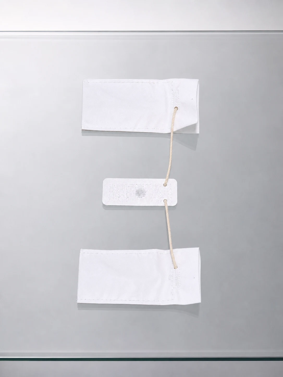 带可复用 RFID 芯片的织物吊牌